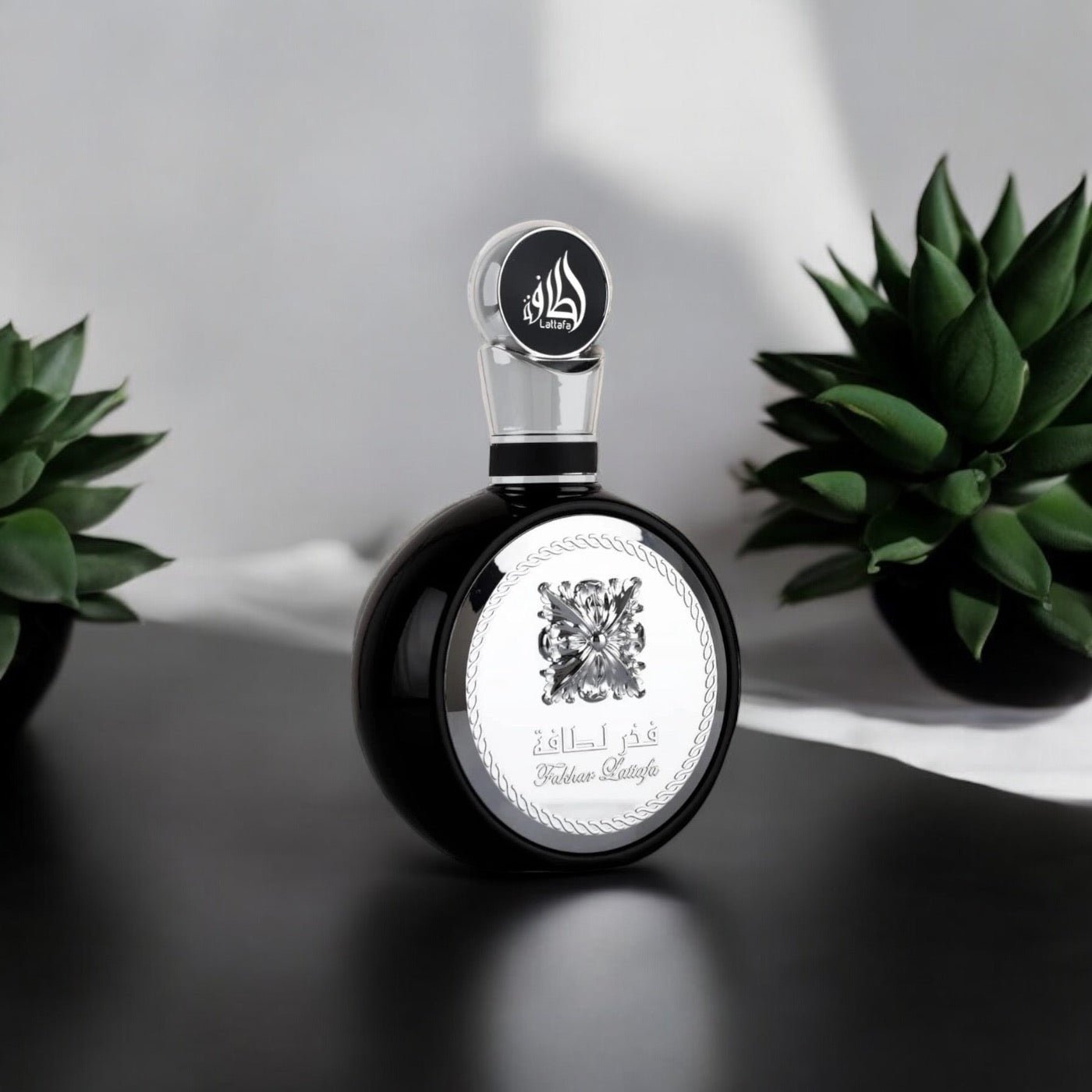 Lattafa Fakhar Black EDP 100ml - Sophisticated Unisex Fragrance with Woody and Warm Notes - arabiesperfume